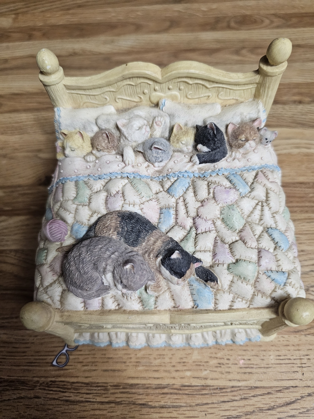 Vintage San Fransico Music Box Co. Nine Lives